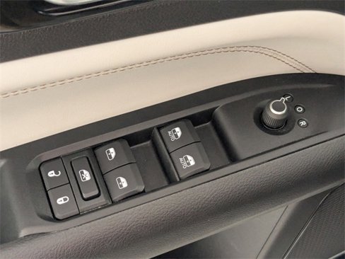 Used 2022 Jeep Compass Limited image 11