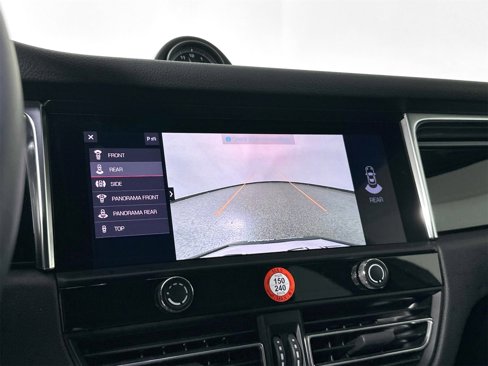 Certified 2024 Porsche Macan image 23