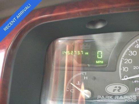 Used 2004 Lincoln Town Car Signature image 24