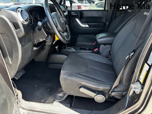 Used 2018 Jeep Wrangler Unlimited Sahara w/ Connectivity Group image 10