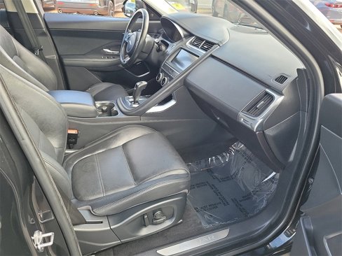 Used 2018 Jaguar E-PACE SE image 16