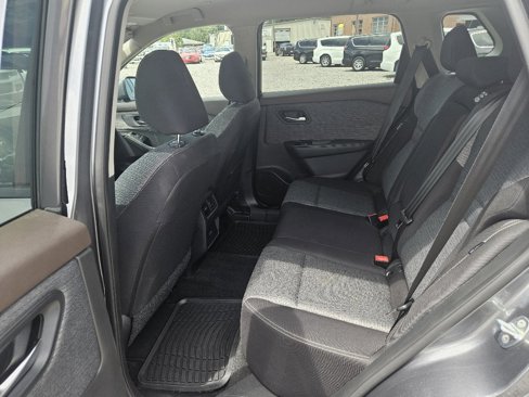 Used 2023 Nissan Rogue SV image 16