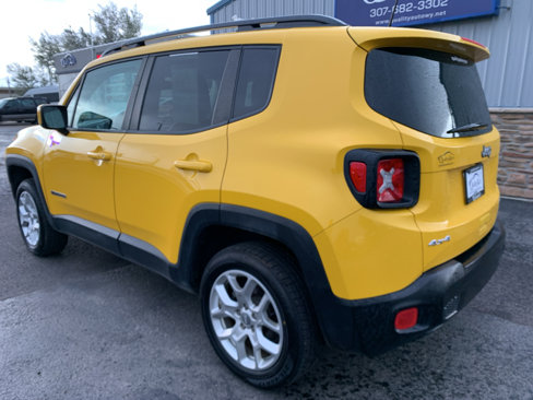 Used 2018 Jeep Renegade Latitude w/ Cold Weather Group image 8