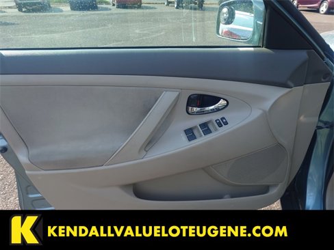 Used 2010 Toyota Camry LE image 16