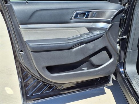 Used 2017 Ford Explorer XLT w/ Equipment Group 202A image 32