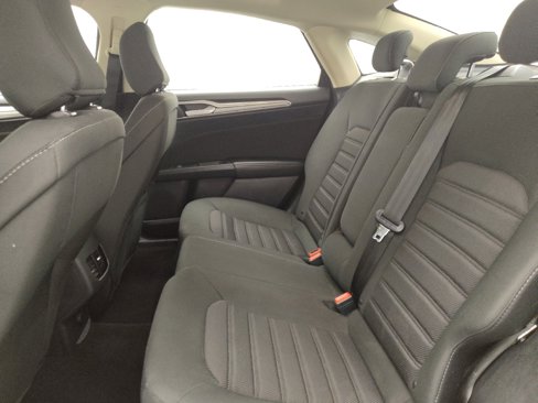 Used 2020 Ford Fusion SE image 18
