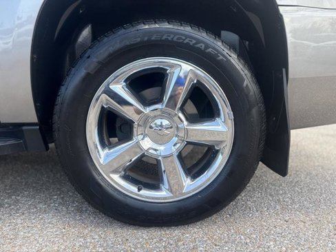 Used 2012 Chevrolet Suburban LTZ image 10