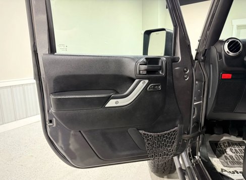 Used 2016 Jeep Wrangler Unlimited Rubicon image 10