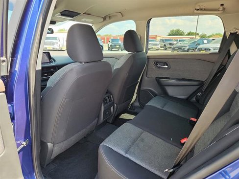 Used 2023 Nissan Rogue SV image 9
