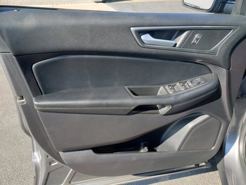 Used 2022 Ford Edge SE w/ Black Appearance Package image 11