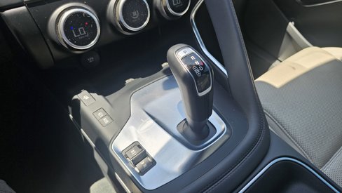 Used 2018 Jaguar E-PACE SE image 38