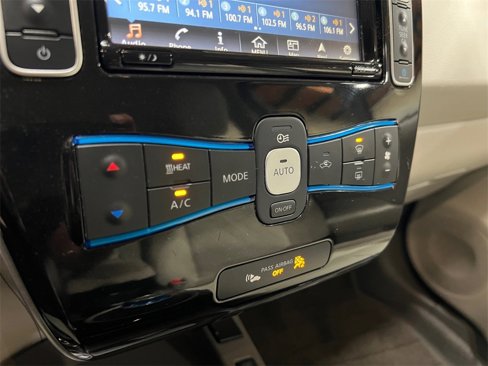 Used 2017 Nissan Leaf SV image 33
