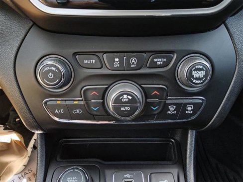 Certified 2021 Jeep Cherokee Limited w/ Elite Package image 21