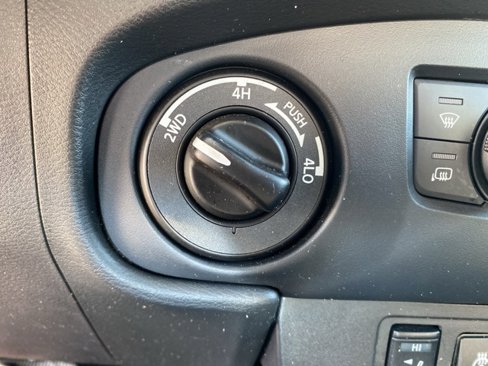 Used 2022 Nissan Frontier PRO-4X w/ Pro-4X Premium Package image 28