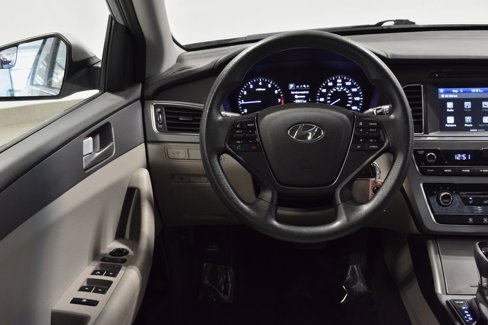 Used 2017 Hyundai Sonata SE w/ Cargo Package image 12