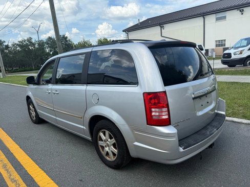 Used 2010 Chrysler Town & Country Touring w/ Trailer Tow Group image 7