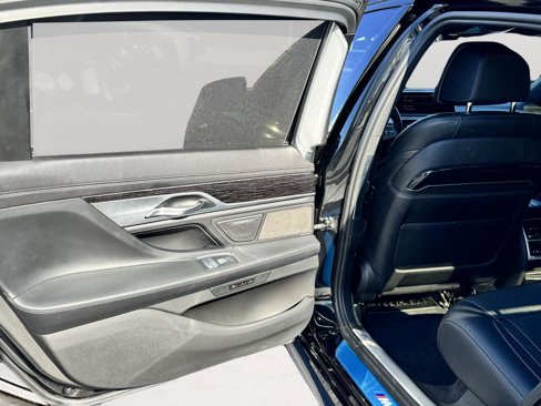 Used 2022 BMW 750i xDrive w/ Executive Package image 22