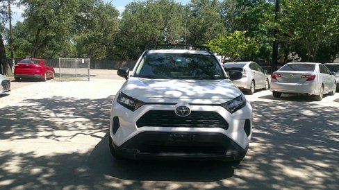 Used 2020 Toyota RAV4 LE image 2