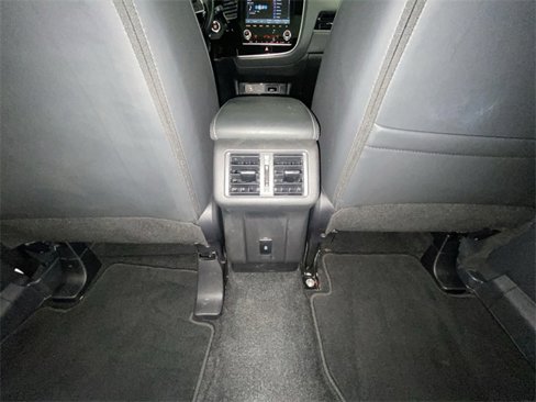 Used 2020 Mitsubishi Outlander SE image 29