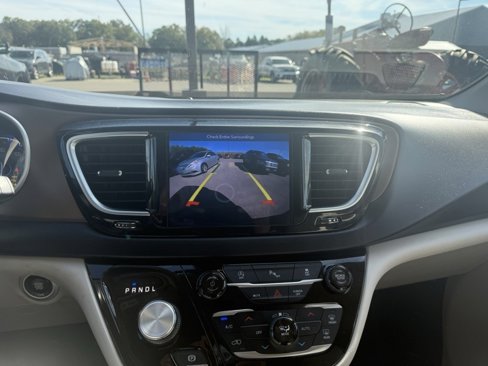 Used 2018 Chrysler Pacifica Touring-L Plus image 14