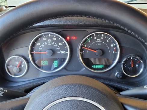 Used 2015 Jeep Wrangler Unlimited Sahara w/ Connectivity Group image 27