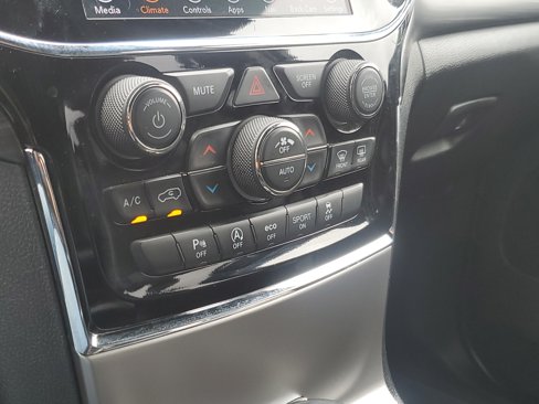 Used 2020 Jeep Grand Cherokee Altitude image 18
