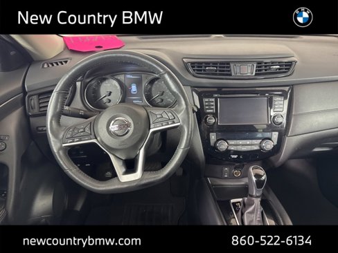 Used 2017 Nissan Rogue SV w/ SV Family Package image 24