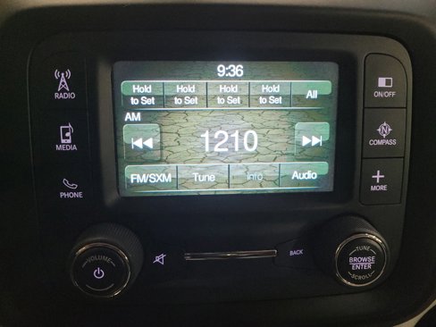 Used 2015 Jeep Renegade Latitude image 25