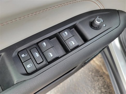 Used 2022 Jeep Compass Limited image 28
