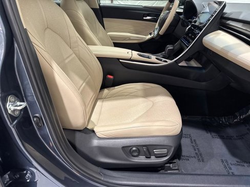 Used 2020 Toyota Avalon Limited image 59
