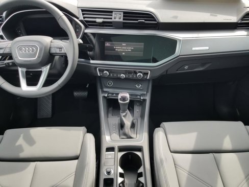New 2025 Audi Q3 2.0T Premium image 9
