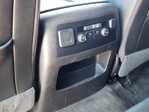 Used 2016 Chevrolet Suburban LT image 34