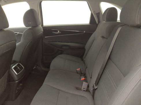 Used 2019 Kia Sorento S image 18