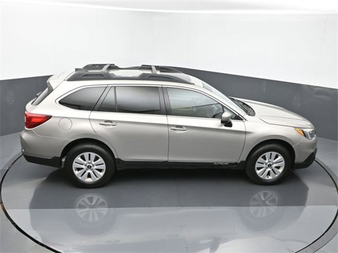 Used 2017 Subaru Outback 2.5i Premium image 18