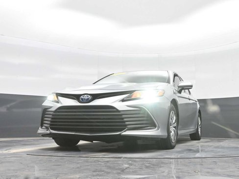 Used 2021 Toyota Camry LE image 30