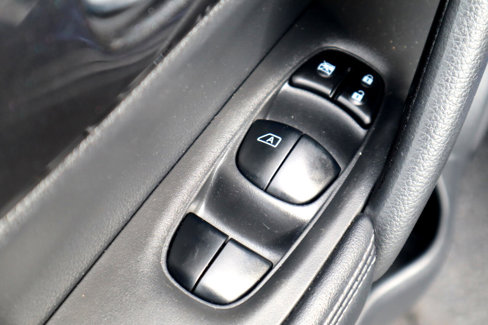 Used 2018 Nissan Rogue S image 53