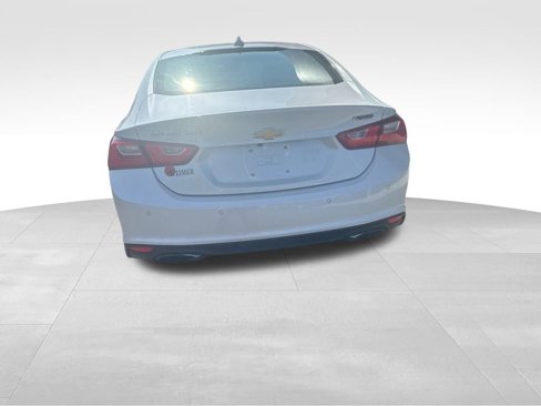 Used 2017 Chevrolet Malibu Premier w/ Driver Confidence Package image 5