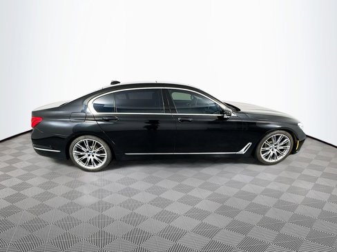 Used 2019 BMW 740i w/ Executive Package image 4