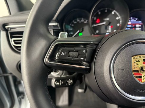 Certified 2024 Porsche Macan image 34