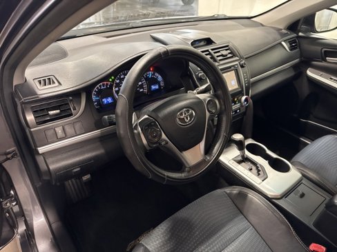 Used 2014 Toyota Camry SE image 14