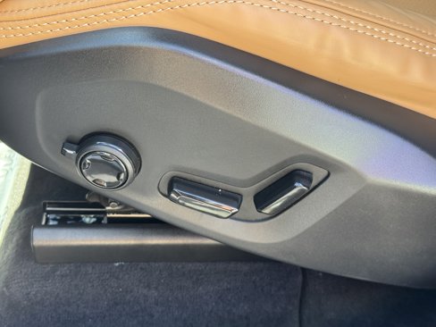Certified 2023 Volvo XC60 B5 Ultimate w/ Climate Package image 20