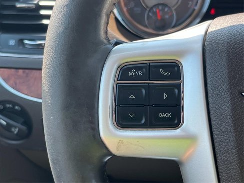 Used 2014 Chrysler Town & Country Limited w/ Luxury Group image 26