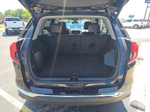 Used 2023 GMC Terrain SLT image 18