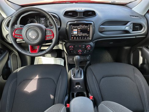 Used 2023 Jeep Renegade Latitude w/ Premium Group image 17