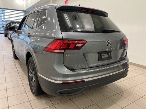 Used 2023 Volkswagen Tiguan SE w/ Panoramic Sunroof Package image 6