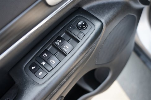 Used 2020 Jeep Grand Cherokee Limited w/ Premium Lighting Group image 16