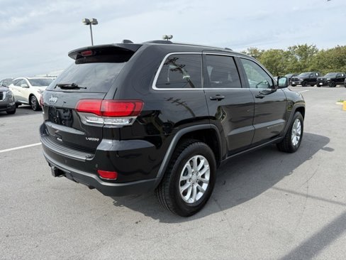 Used 2021 Jeep Grand Cherokee Laredo image 5