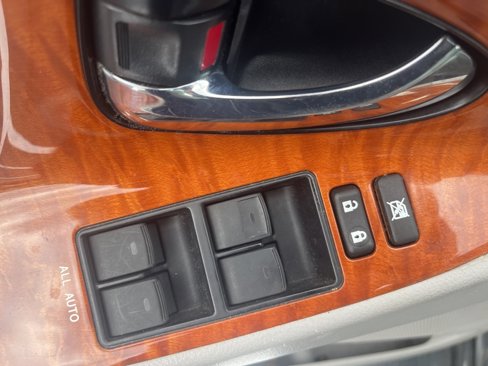 Used 2010 Toyota Camry XLE image 12