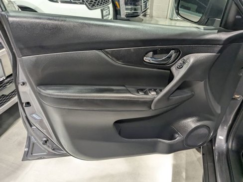 Used 2018 Nissan Rogue SV image 20