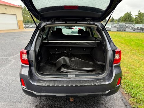 Used 2017 Subaru Outback 2.5i Premium image 3